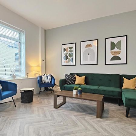 Stott House - Bright Spacious Townhouse 15 Minutes To Central Manchester With Free Parking Villa Ngoại thất bức ảnh