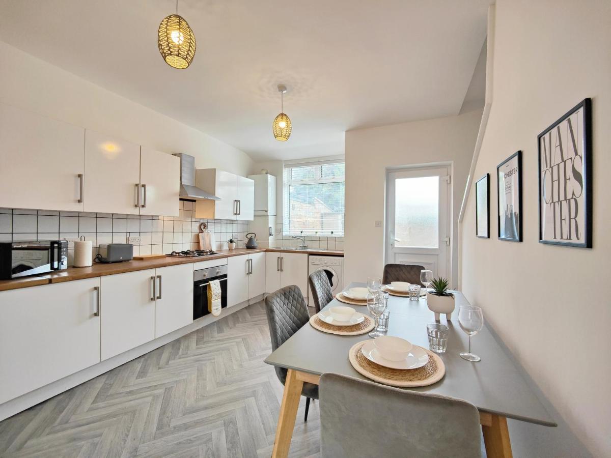 Stott House - Bright Spacious Townhouse 15 Minutes To Central Manchester With Free Parking Villa Ngoại thất bức ảnh