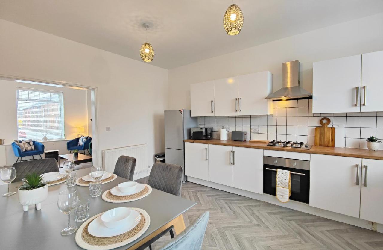 Stott House - Bright Spacious Townhouse 15 Minutes To Central Manchester With Free Parking Villa Ngoại thất bức ảnh