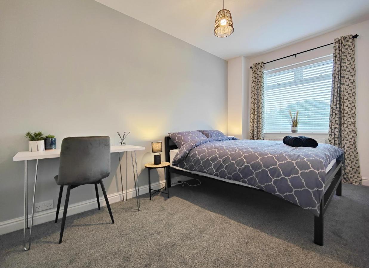 Stott House - Bright Spacious Townhouse 15 Minutes To Central Manchester With Free Parking Villa Ngoại thất bức ảnh