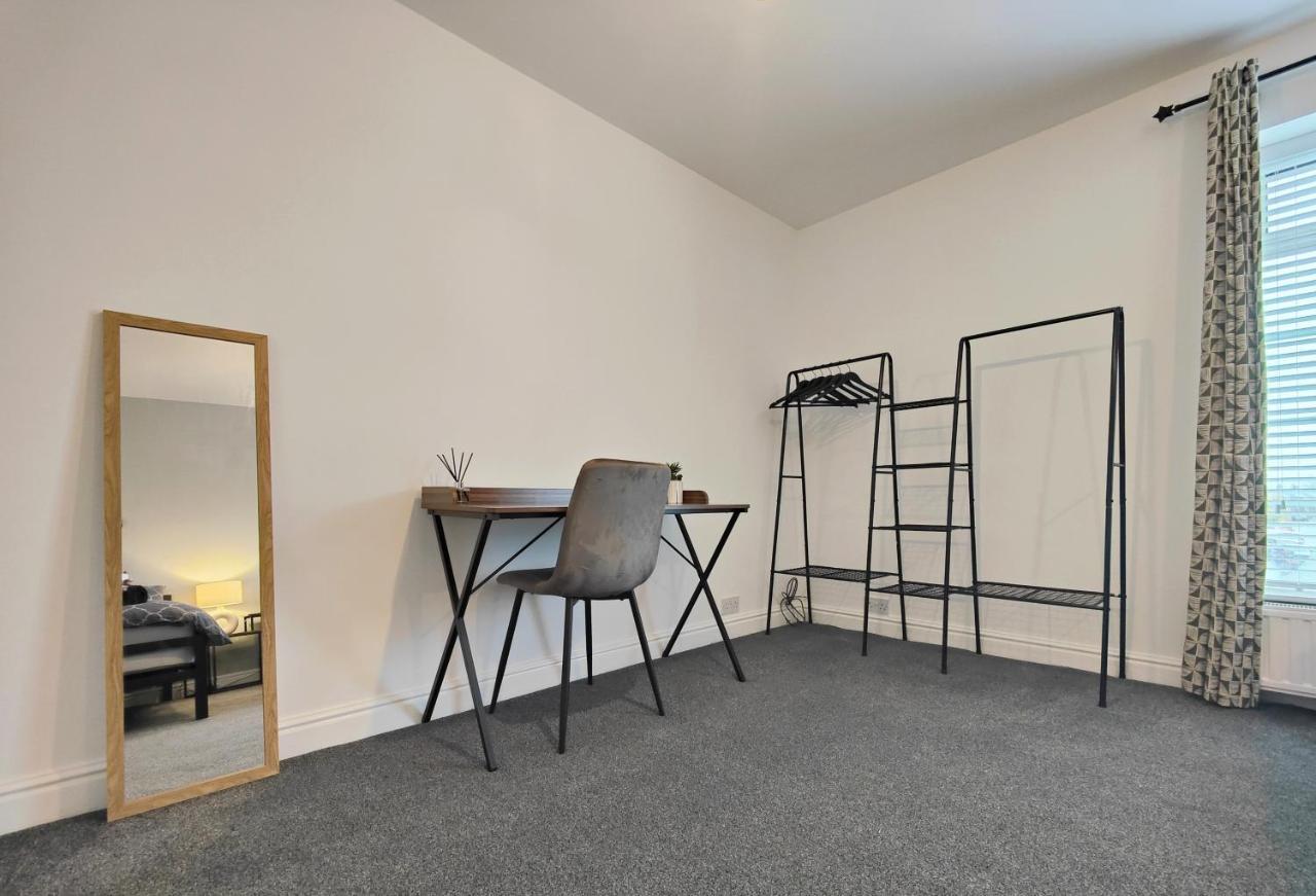 Stott House - Bright Spacious Townhouse 15 Minutes To Central Manchester With Free Parking Villa Ngoại thất bức ảnh