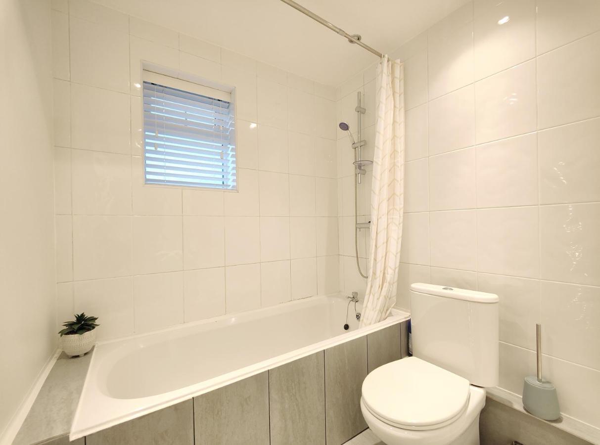 Stott House - Bright Spacious Townhouse 15 Minutes To Central Manchester With Free Parking Villa Ngoại thất bức ảnh