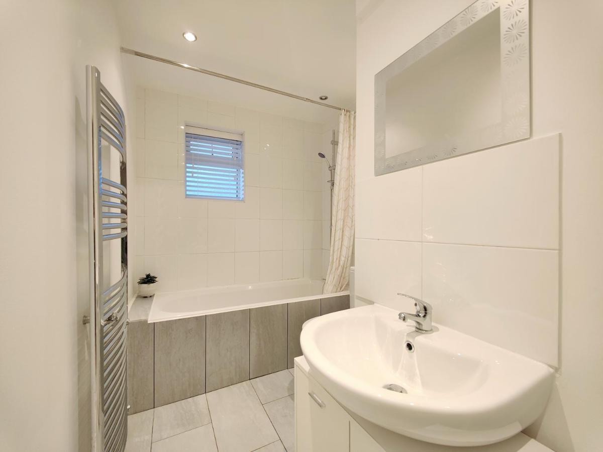 Stott House - Bright Spacious Townhouse 15 Minutes To Central Manchester With Free Parking Villa Ngoại thất bức ảnh